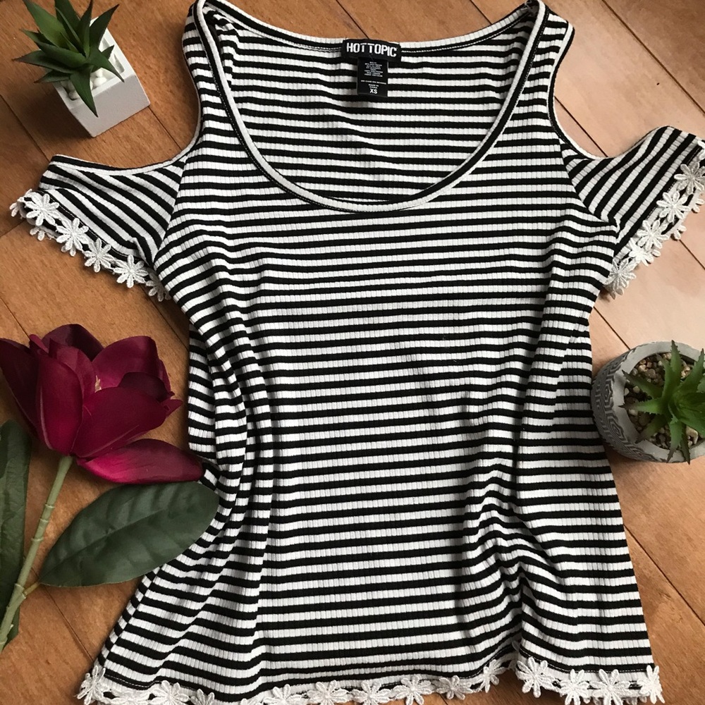 Hot Topic Striped Shirt with White Daisies
